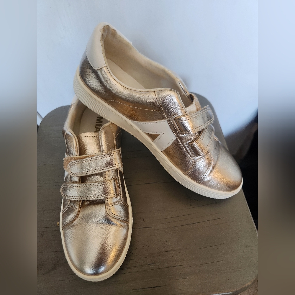 Girls Mia Gold Shoes